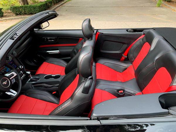 Прокат кабріолет Ford Mustang GT 5.0 чорний в Києві