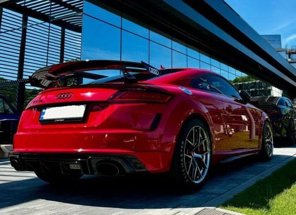Audi TT RS червона для фотосесії зйомки оренда 