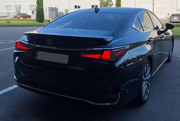 Авто на свадьбу Lexus ES 300h аренда с водителем