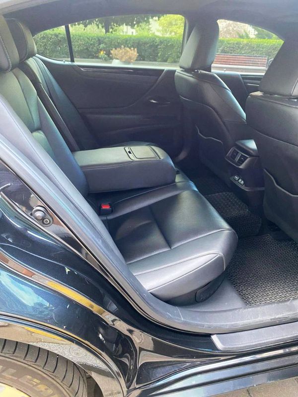 Авто на свадьбу Lexus ES 300h аренда с водителем