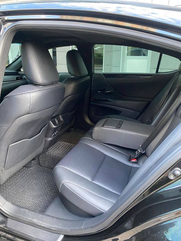 Авто на свадьбу Lexus ES 300h аренда с водителем
