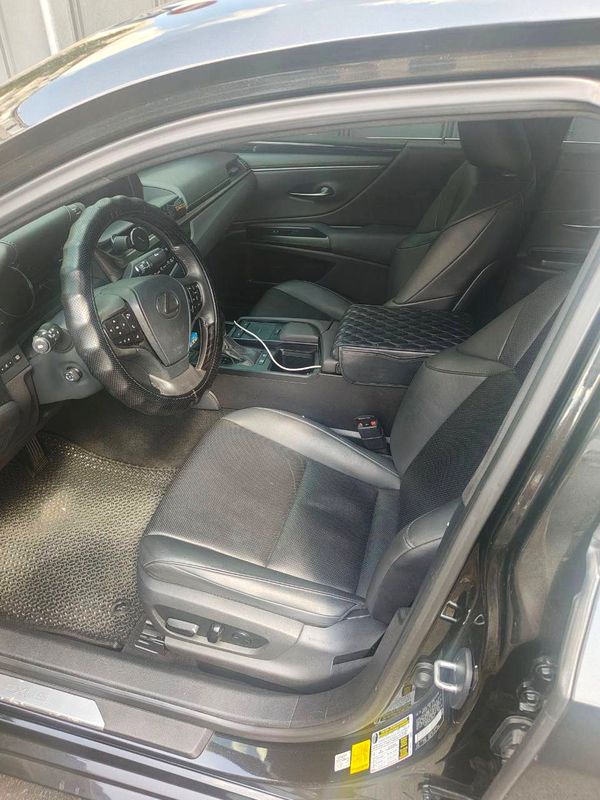 Авто на свадьбу Lexus ES 300h аренда с водителем