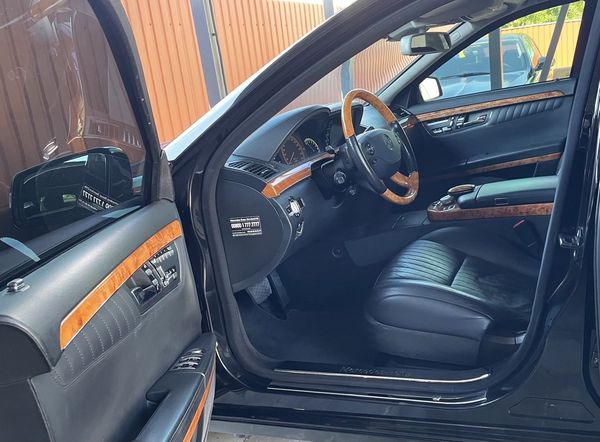 Бронированный Mercedes Benz W221 S600 GUARD B7 на прокат 