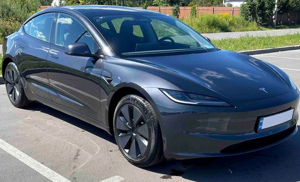 Авто на свадьбу Tesla Model 3 cira с водителем на свадьбу