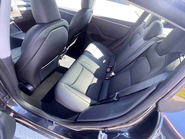Авто на свадьбу Tesla Model 3 cira с водителем на свадьбу