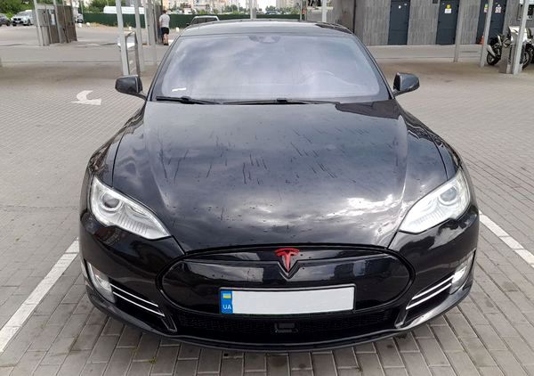 Авто на весілля Tesla Model S чорний з водієм у Києві