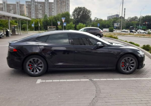 Авто на весілля Tesla Model S чорний з водієм у Києві
