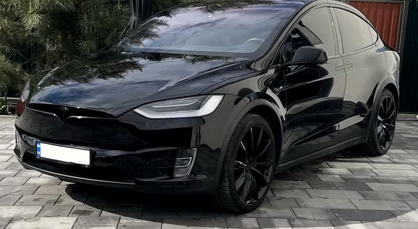 Прокат Tesla Model X чорна без водія у Києві