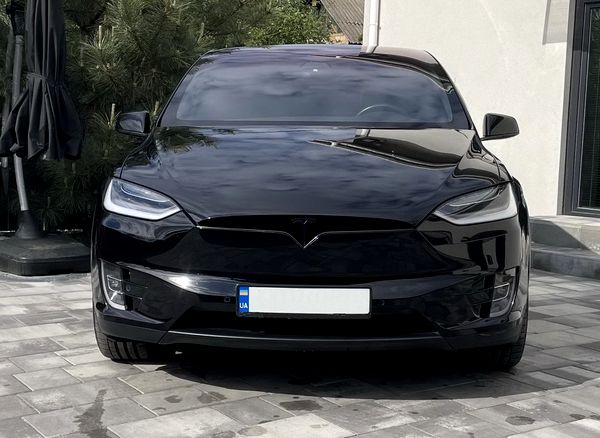 Прокат Tesla Model X чорна без водія у Києві