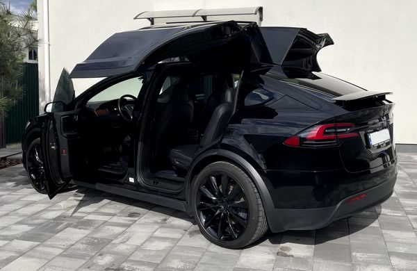 Прокат Tesla Model X чорна без водія у Києві