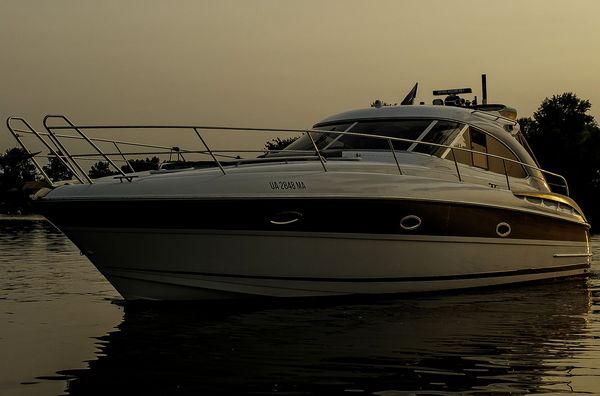 Прокат аренда катера яхты Bavaria 37 Sport HT VIP ресторан Заферано Золоче