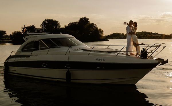 Прокат аренда катера яхты Bavaria 37 Sport HT VIP ресторан Заферано Золоче
