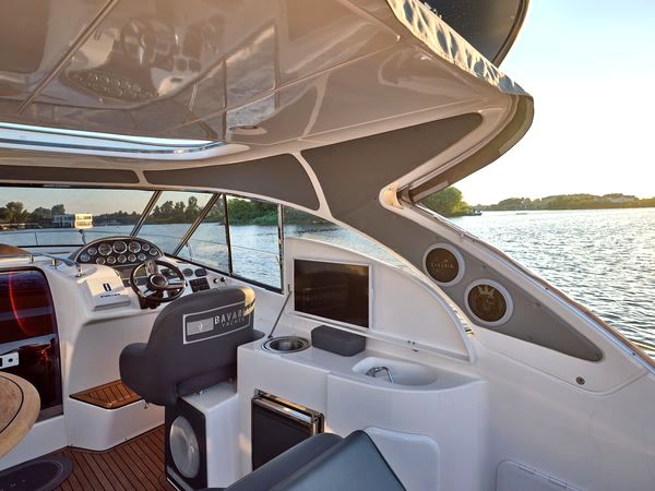 Прокат аренда катера яхты Bavaria 37 Sport HT VIP ресторан Заферано Золоче