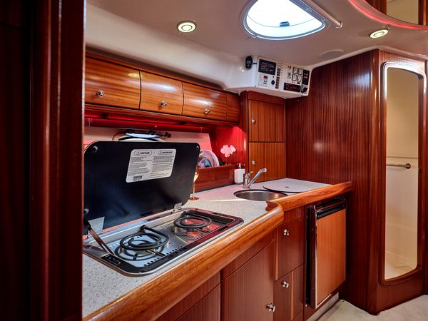 Прокат аренда катера яхты Bavaria 37 Sport HT VIP ресторан Заферано Золоче