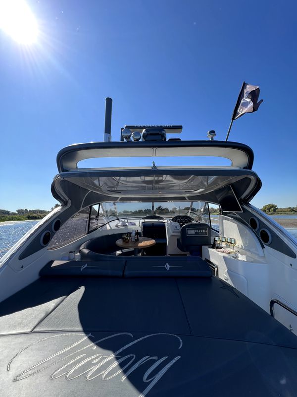Прокат аренда катера яхты Bavaria 37 Sport HT VIP ресторан Заферано Золоче
