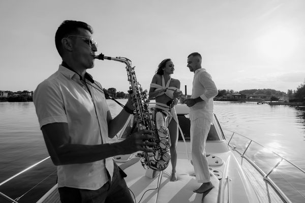 Прокат аренда катера яхты Bavaria 37 Sport HT VIP ресторан Заферано Золоче