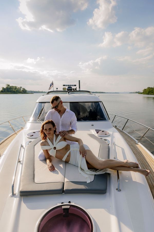 Прокат аренда катера яхты Bavaria 37 Sport HT VIP ресторан Заферано Золоче
