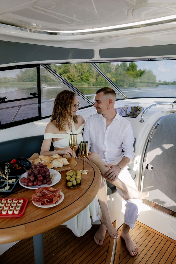 Прокат аренда катера яхты Bavaria 37 Sport HT VIP ресторан Заферано Золоче Прокат аренда катера яхты Bavaria 37 Sport HT VIP ресторан Заферано Золоче