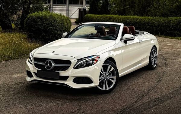 Прокат Mercedes-Benz C300 Cabrio без водія в Києві 