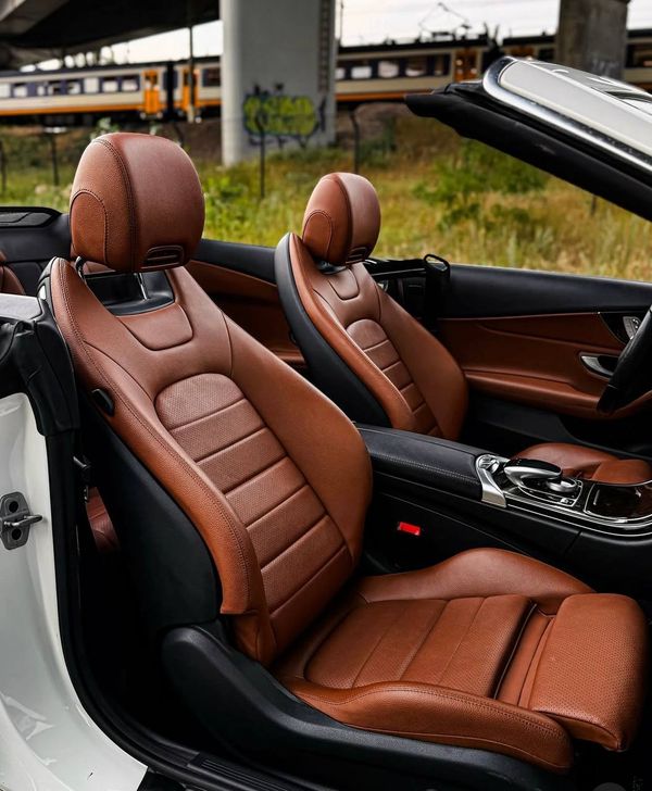 Прокат Mercedes-Benz C300 Cabrio без водія в Києві 
