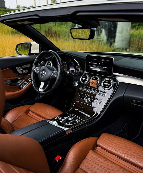 Прокат Mercedes-Benz C300 Cabrio без водія в Києві 