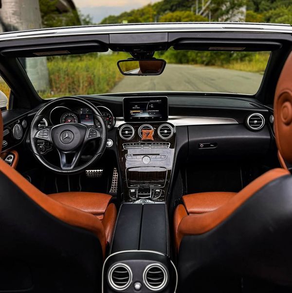 Прокат Mercedes-Benz C300 Cabrio без водія в Києві 