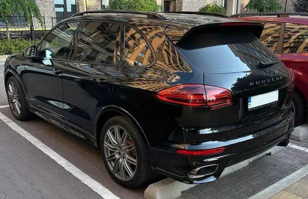 Аренда Porsche Cayenne черный на свадьбу с водителем Аренда Porsche Cayenne черный на свадьбу с водителем
