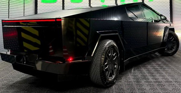 Tesla Cybertruck черный аренда на фотосессию съемки 