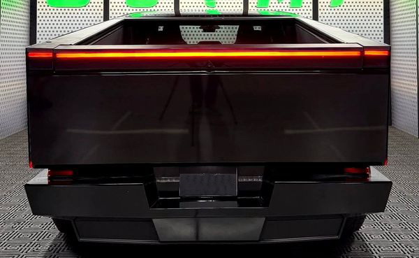 Tesla Cybertruck черный аренда на фотосессию съемки 