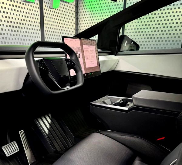 Tesla Cybertruck черный аренда на фотосессию съемки Tesla Cybertruck черный аренда на фотосессию съемки
