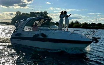 Аренда VIP яхты Bavaria 27 в Киеве — яхта на день рождения, фотосессию, свадьбу, съемку