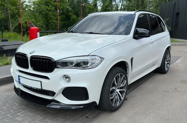 Джип на свадьбу BMW X5 белый с водителем в Киеве