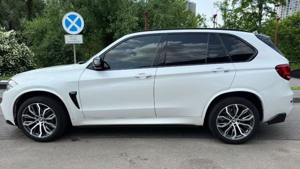 Джип на свадьбу BMW X5 белый с водителем в Киеве