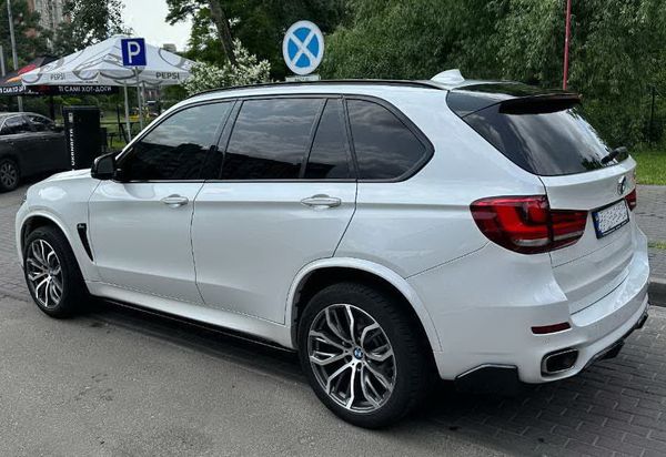 Джип на свадьбу BMW X5 белый с водителем в Киеве