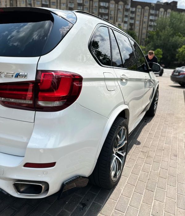 Джип на свадьбу BMW X5 белый с водителем в Киеве