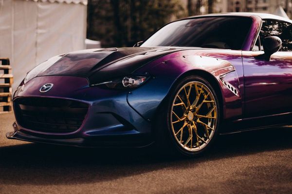 Mazda Miata ND кабриолет с водителем на съемки фотосессии 