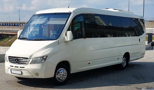 Автобус на весілля трансфер Mercedes-Benz білий оренда