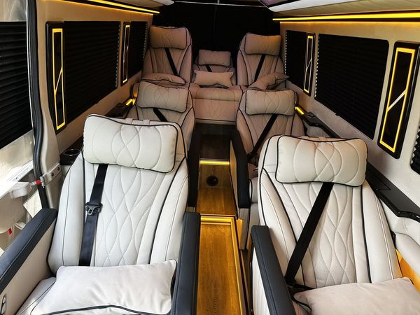 Mercedes-Benz Sprinter Vip класса для трансфера в Краков Варшава Кишинев
