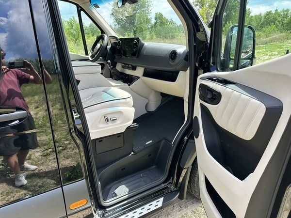 Mercedes-Benz Sprinter Vip класса для трансфера в Краков Варшава Кишинев