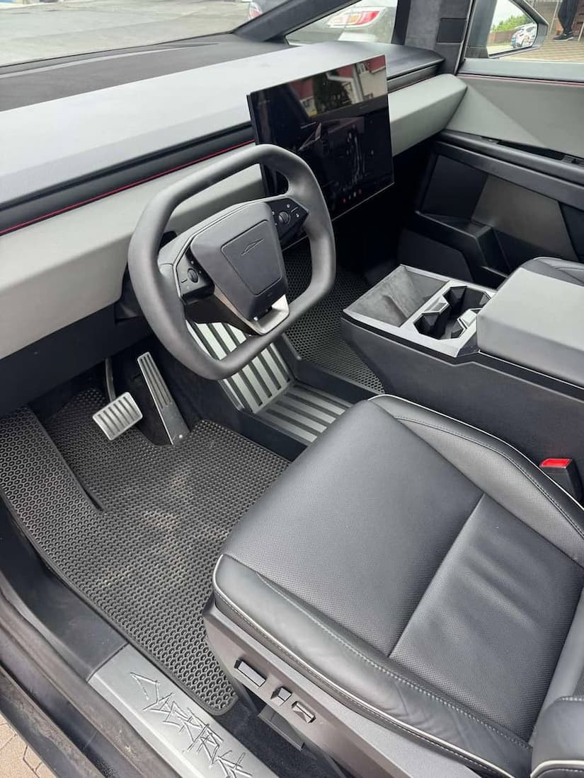 Tesla Cybertruck оренда з водієм для фотосесії зйомки