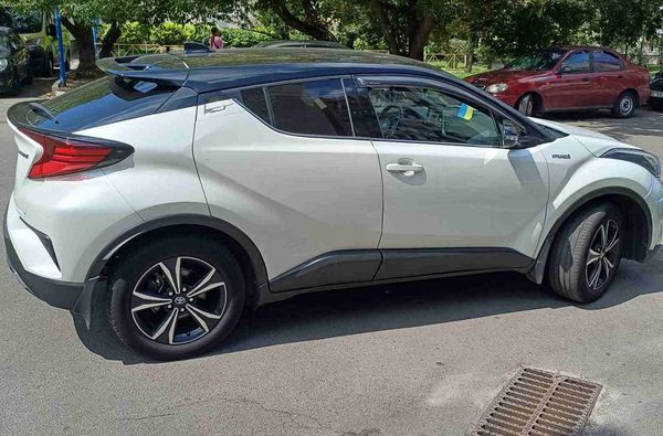 Внедорожник на свадьбу Toyota CH-R 2019 белый аренда