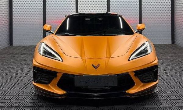 Спорткар на фотосессию Chevrolet Corvette Chevrolet C8 оранжевый аренда