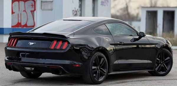 Прокат Ford Mustang GT чорний без водія
