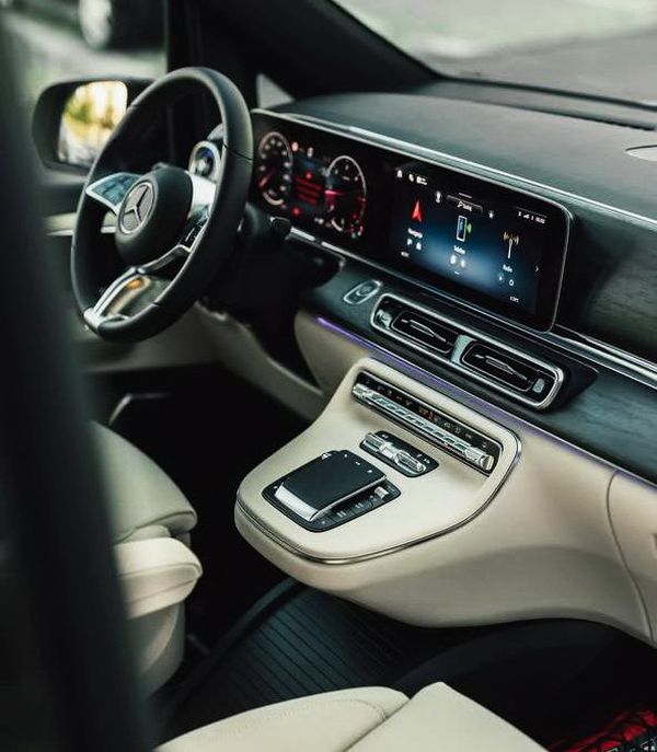 VIP-трансфер на Mercedes-Benz V class NEW з Києва до Варшави, Кракова, Кишинева VIP-трансфер на Mercedes-Benz V class NEW з Києва до Варшави, Кракова, Кишинева