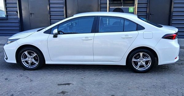 Toyota Corolla белая авто на свадьбу 
