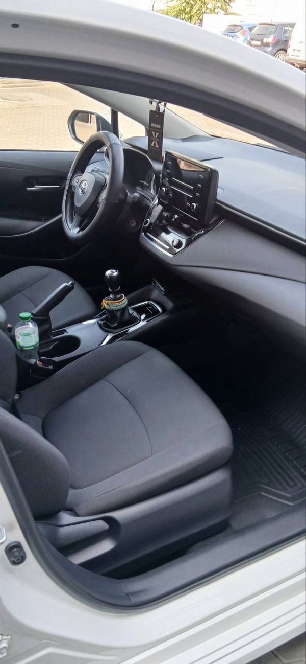 Toyota Corolla белая авто на свадьбу 