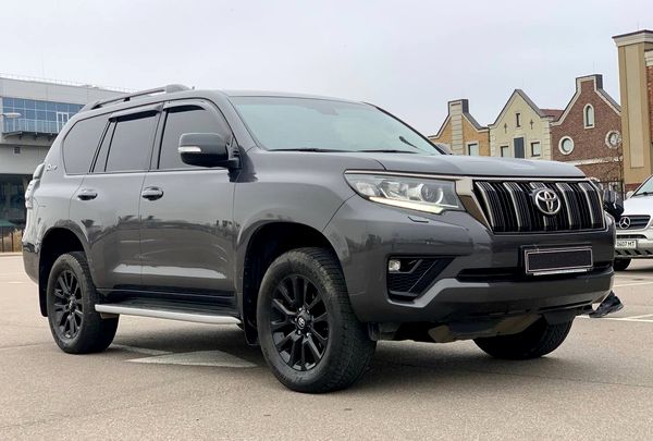 Прокат Toyota Prado 70 Anniversary без водителя или с водителем 