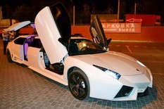 Лімузин Lamborghini Reventon білий на весілля в Києві