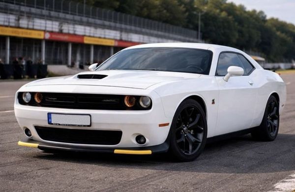 Прокат Dodge Challenger білий 6.4 без водія у Києві 