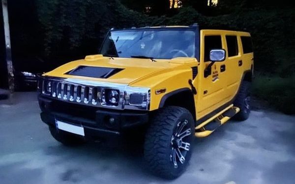 Hummer H2 жовтий — оренда на зйомки в Києві 